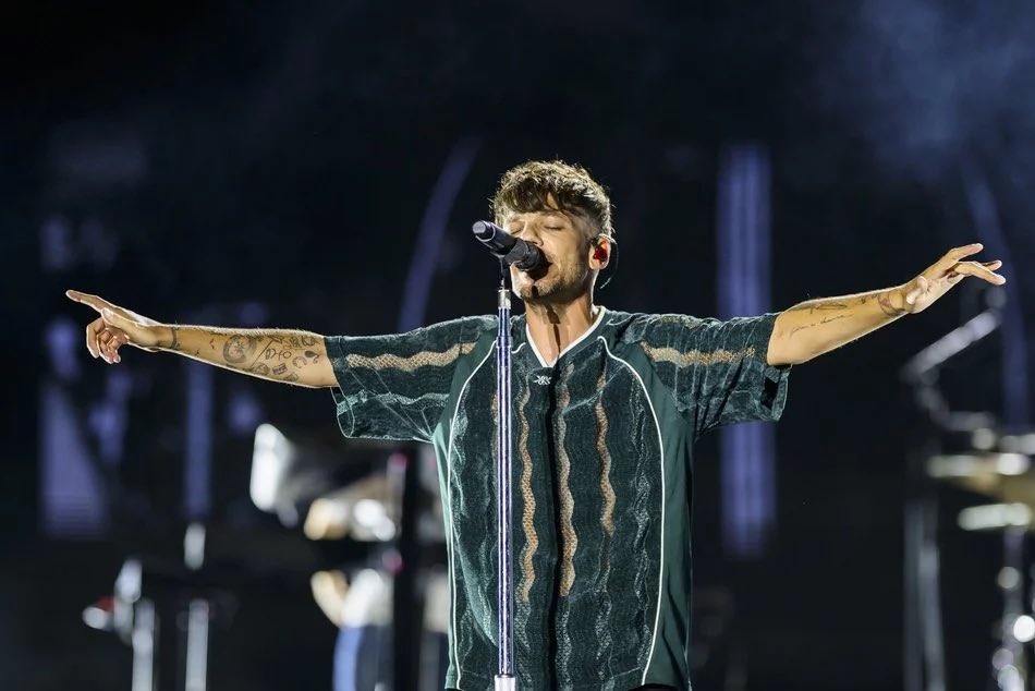 hlupdates_2's tweet image. Louis singing tonight.
#LouisTomlinson #LTFestivals25 #LodzSummerFestival
📸 lodz.pl
