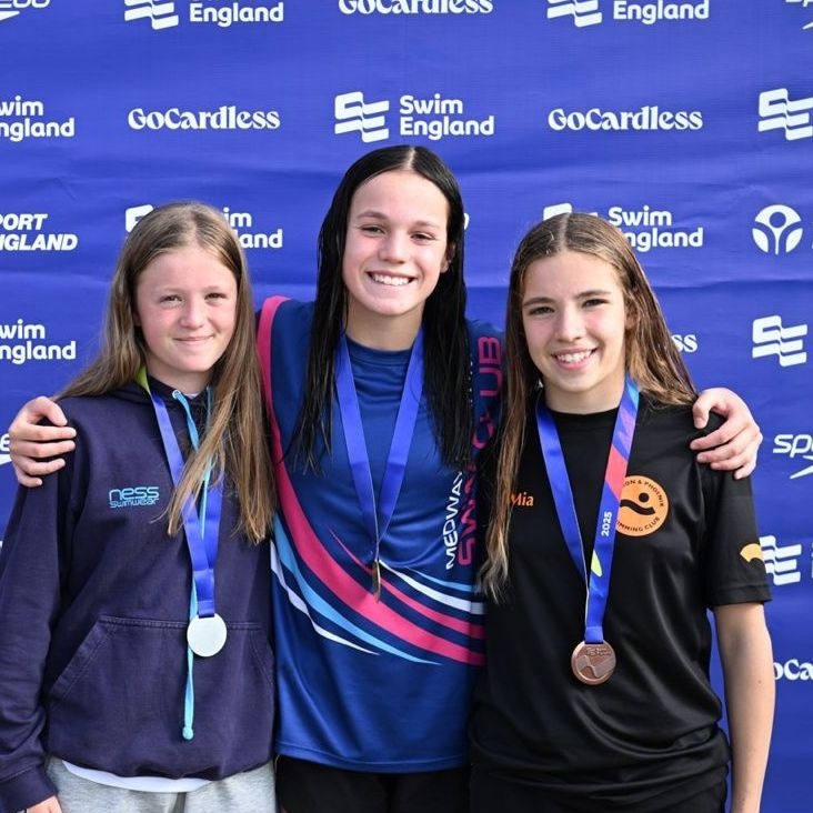 Swim_England's tweet image. The final medal winners of the GoCardless Swim England Open Water National Age Group Championships 2025! 🙌⁠
⁠
Taking to the podium in the Open/Male and Female 13 years 3k event 🥇🥈🥉⁠
⁠
#achievemore | #SEOpenWater