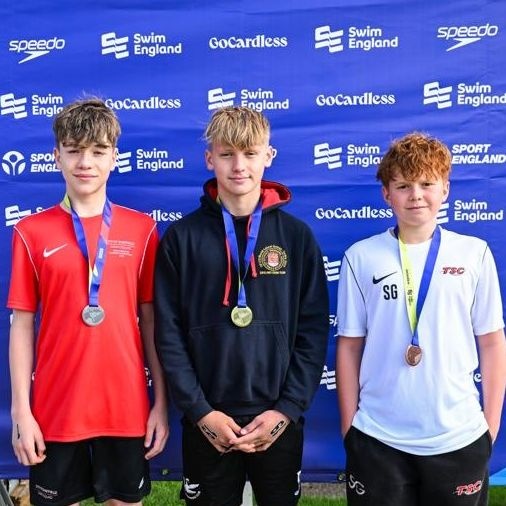 Swim_England's tweet image. The final medal winners of the GoCardless Swim England Open Water National Age Group Championships 2025! 🙌⁠
⁠
Taking to the podium in the Open/Male and Female 13 years 3k event 🥇🥈🥉⁠
⁠
#achievemore | #SEOpenWater