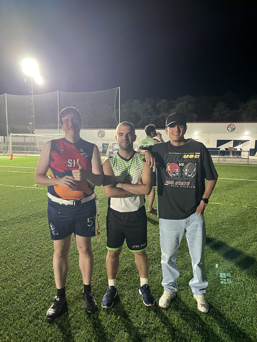 Tu trío de Flag Football de confianza <a href="/TomasiSantiago/">Santiago Tomasi</a> <a href="/yankeealvaro/">Álvaro Fraile</a> 

<a href="/ElCapologist/">El Capologist Podcast</a>