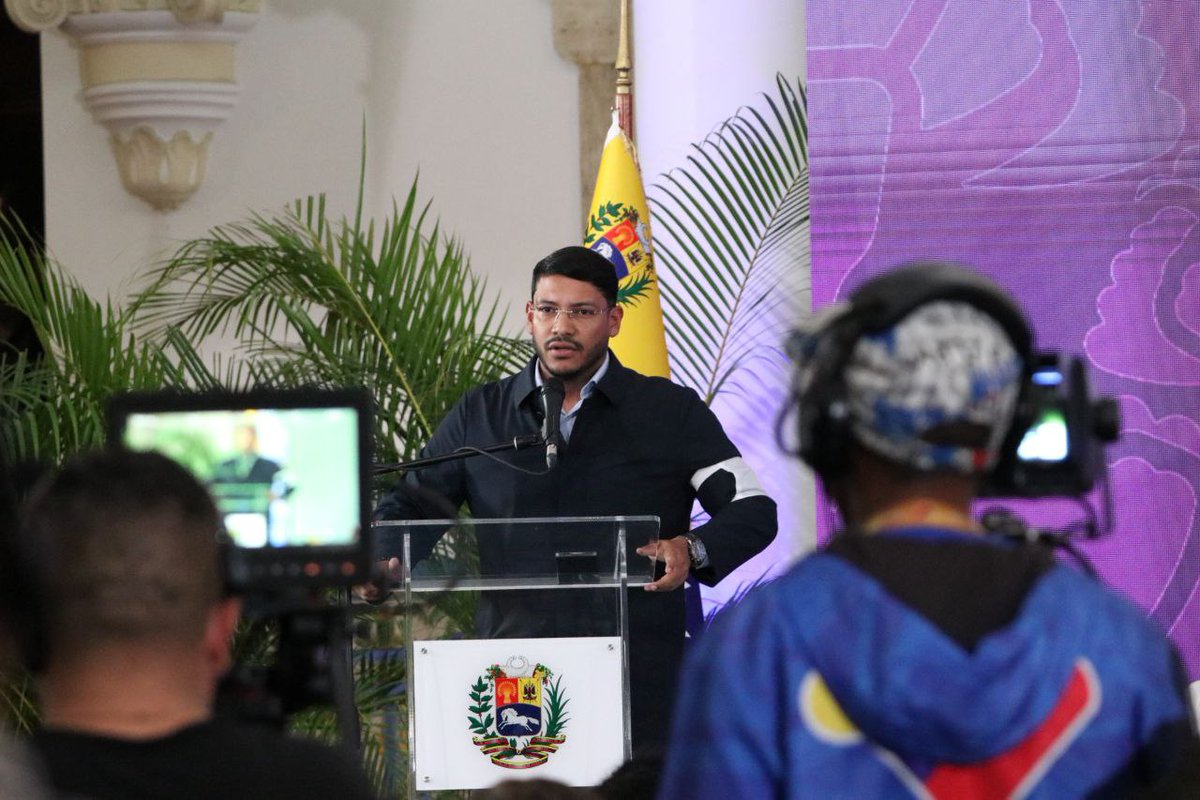 ALBATCP's tweet image. #Noticia | ALBA presente en Encuentro Internacional de Madres Víctimas del Fascismo
Caracas, 26 de julio de 2025.- El secretario ejecutivo de la Alianza Bolivariana para los Pueblos de Nuestra América (ALBA), Rander Peña, asistió este sábado al Encuentro Internacional de Madres…