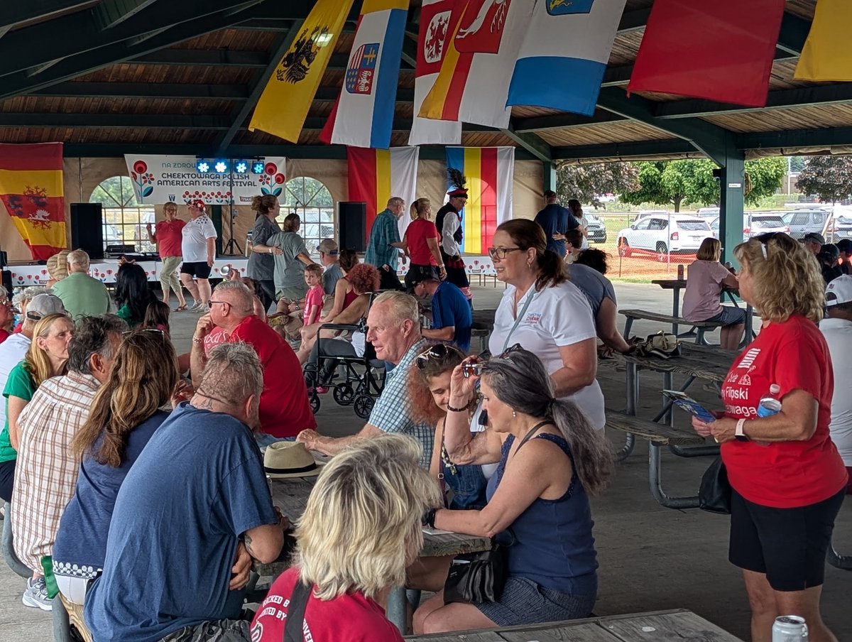 CzarnikForErie's tweet image. It was great to join Councilman Tony Filipski and Dawn Filipski at the Polish American Arts Festival in Cheektowaga, where I enjoyed connecting with voters and celebrating Polish culture!