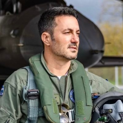 Con CFK no pasaba 👇

- Petri quiere cerrar el Hospital Naval.
- En crisis con Petri, la empresa constructora de la Armada realiza un paro por 1° vez en su historia.
- Están vaciando la Obra Social de los militares. SIN medicamentos p/oncológicos. "Se nos está muriendo la gente"