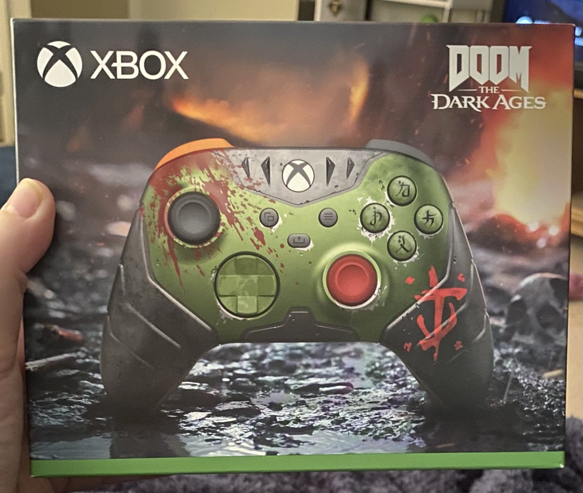 DakaTheWanderer's tweet image. It’s my loves birthday today! He got this kickass controller &amp;amp; some basketball cards 🥰

Happy birthday @BloodfartAUS !!! We love you so much! 💜

#DOOMTheDarkAges #DOOM