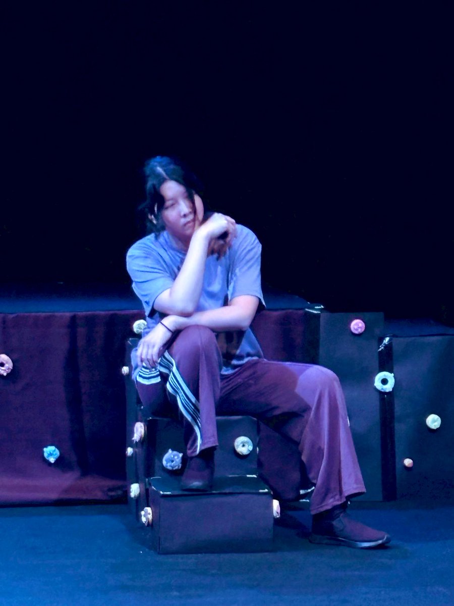 おかしな夜明け。無事千秋楽を迎えることができました。
演出から好きにやっていいと言われたときは頭を抱えましたが、少しずつ周りからヒントを貰ってようやく形になりました。
マチネ、ソワレで微妙に違う人間になってしまいましたが、レイの人生を表現できて良かったです。