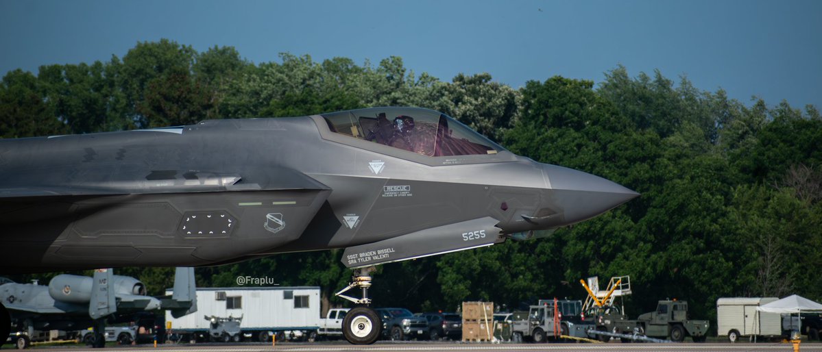 Fraplu_'s tweet image. F-35A photos from Wednesday. Was my first experience being that close to a fighter in flight. Very loud, but also extremely cool.