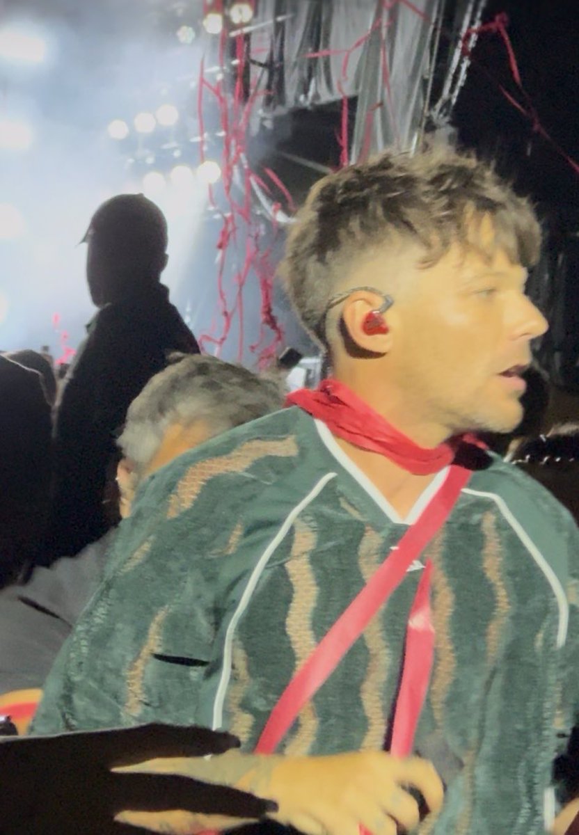 hlupdates_2's tweet image. Louis at barricade!
#LouisTomlinson #LTFestivals25 #LodzSummerFestival
📸 damnlouisbtt