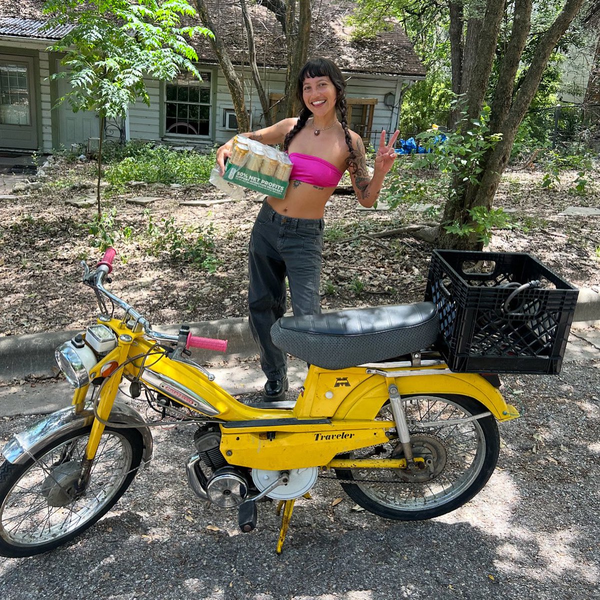 minimeow444's tweet photo. got another moped running 💛 #moped #mobylette #vintage #mopedgirl https://t.co/SLRntUlGOY