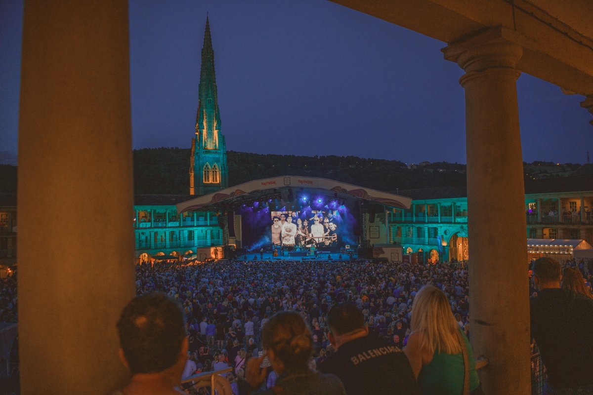 ThePieceHall's tweet image. What a joy seeing everyone in The Courtyard sing their hearts out with @TravisBand!
Thank you to the band and to everyone who made this such a special night at @TKMaxx_UK presents Live at The Piece Hall!