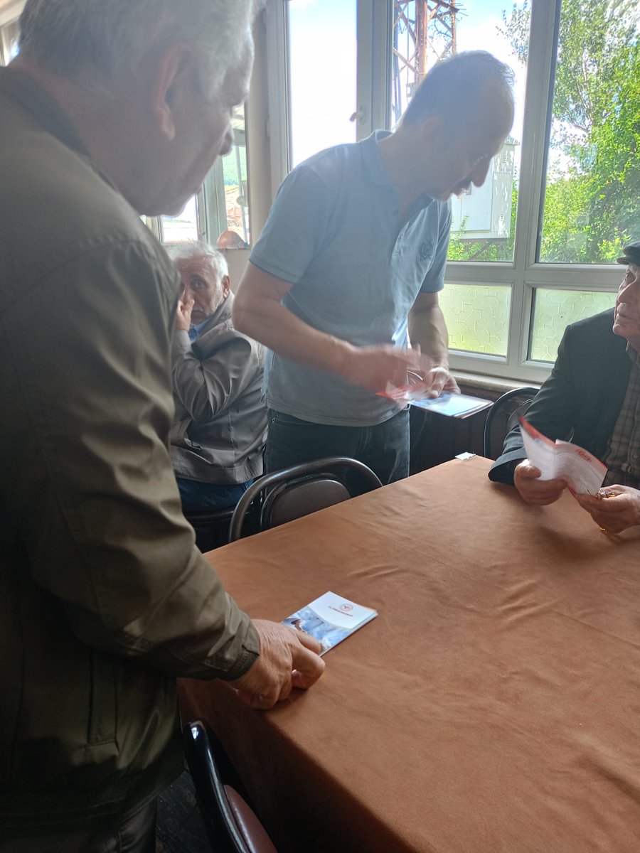 Canik İlçe Sağlık Müdürlüğü Bulaşıcı Hastalıklar biriminde görevli personel tarafından Dünya Hepatit günü etkinlikleri kapsamında farkındalık oluşturmak amacıyla Başalan köy kahvesi ve fırınlarında Hepatit hastalığı ve Hijyen bilgilendirmesi yapılmıştır.