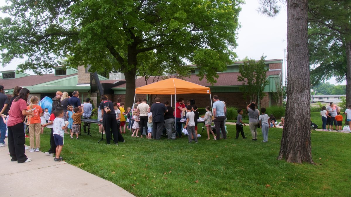tulsalibrary's tweet image. We are coming up on the last few days of the Summer Reading Program! Finish your final books and head to the library to claim your prizes.
For all the information you need on the remainder of the Summer Reading Program, go to tulsalibrary.org/summer.
