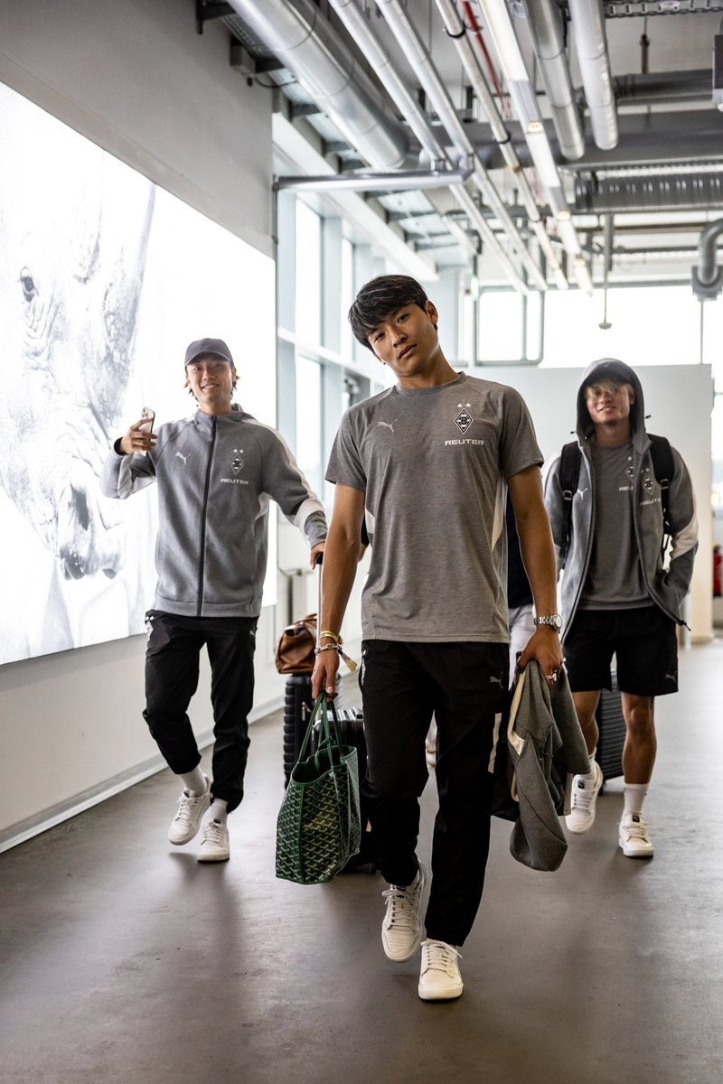 borussia_jp's tweet image. 帰路へ🛫

#ボルシアMG #板倉滉 #福田師王 #町野修斗