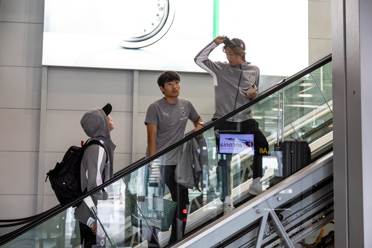 borussia_jp's tweet image. 帰路へ🛫

#ボルシアMG #板倉滉 #福田師王 #町野修斗