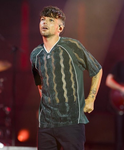 🫶🏼| Louis looking gorgeous tonight in Lodz!