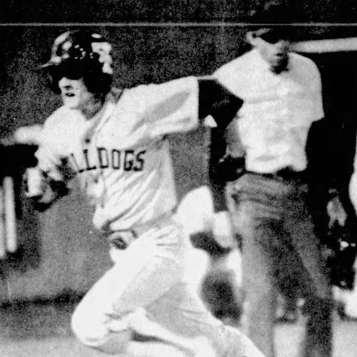 BHCSports's tweet image. Billy Wagner had 19 Ks in consecutive starts as a senior at Tazewell.
He was also an all-district DB and starting QB for the Bulldogs. He rushed for two TDs in wins over Richlands and Abingdon.
A look back at the high school career of the Hall of Famer:
heraldcourier.com/sports/high-sc…