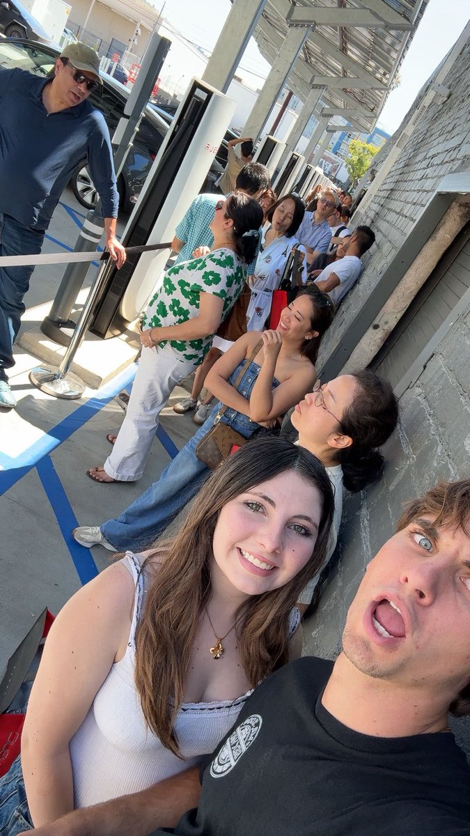 ckeyte546's tweet image. My daughter and her boyfriend at the Tesla diner in line going on hour three. 🤣