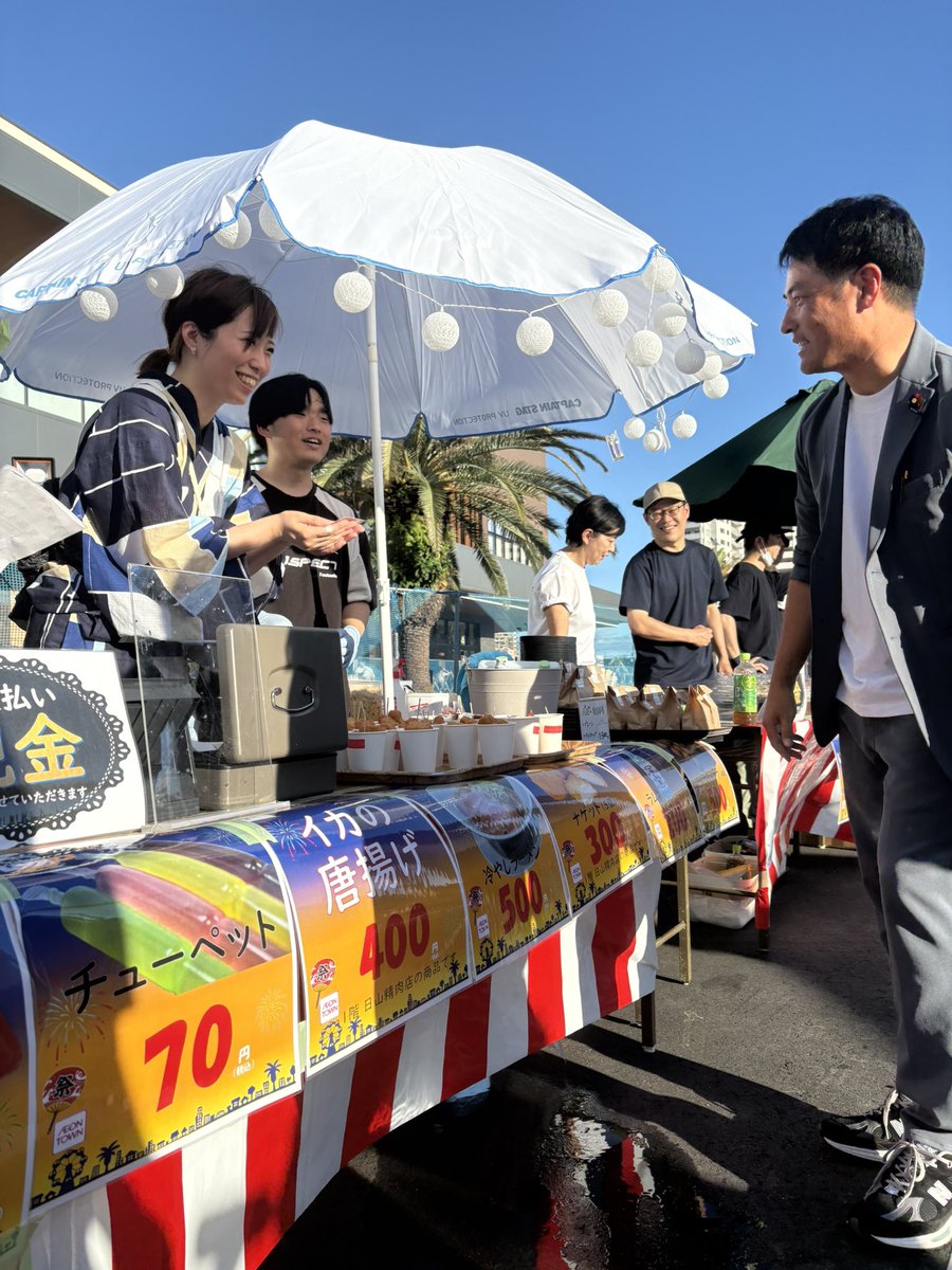 gen_fukuda's tweet image. 横浜から帰って夏祭りシリーズ再開です。
屋台のお手伝いで声出すの得意です^_^
地域の皆さんから元気をいただきます！
#国民民主党 #手取りを増やす #福田玄