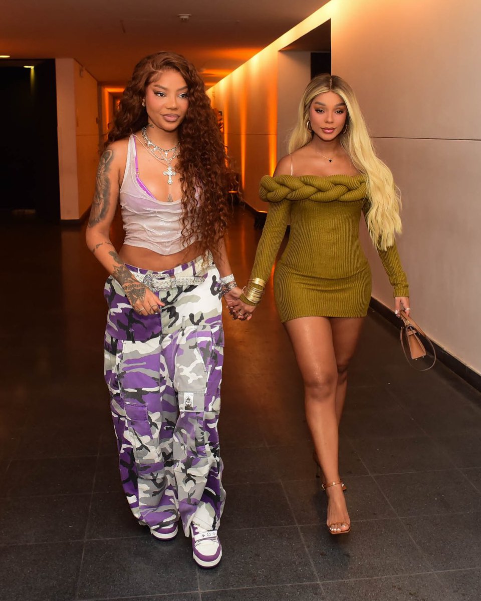 MAMÃES DO ANO! Ludmilla e Brunna Gonçalves nos bastidores do Numanice Rio de Janeiro. 🤎