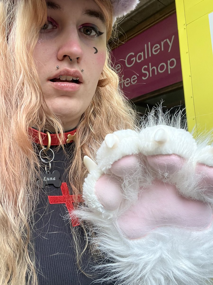 Ruwub_ee's tweet image. Slayed the pride march today