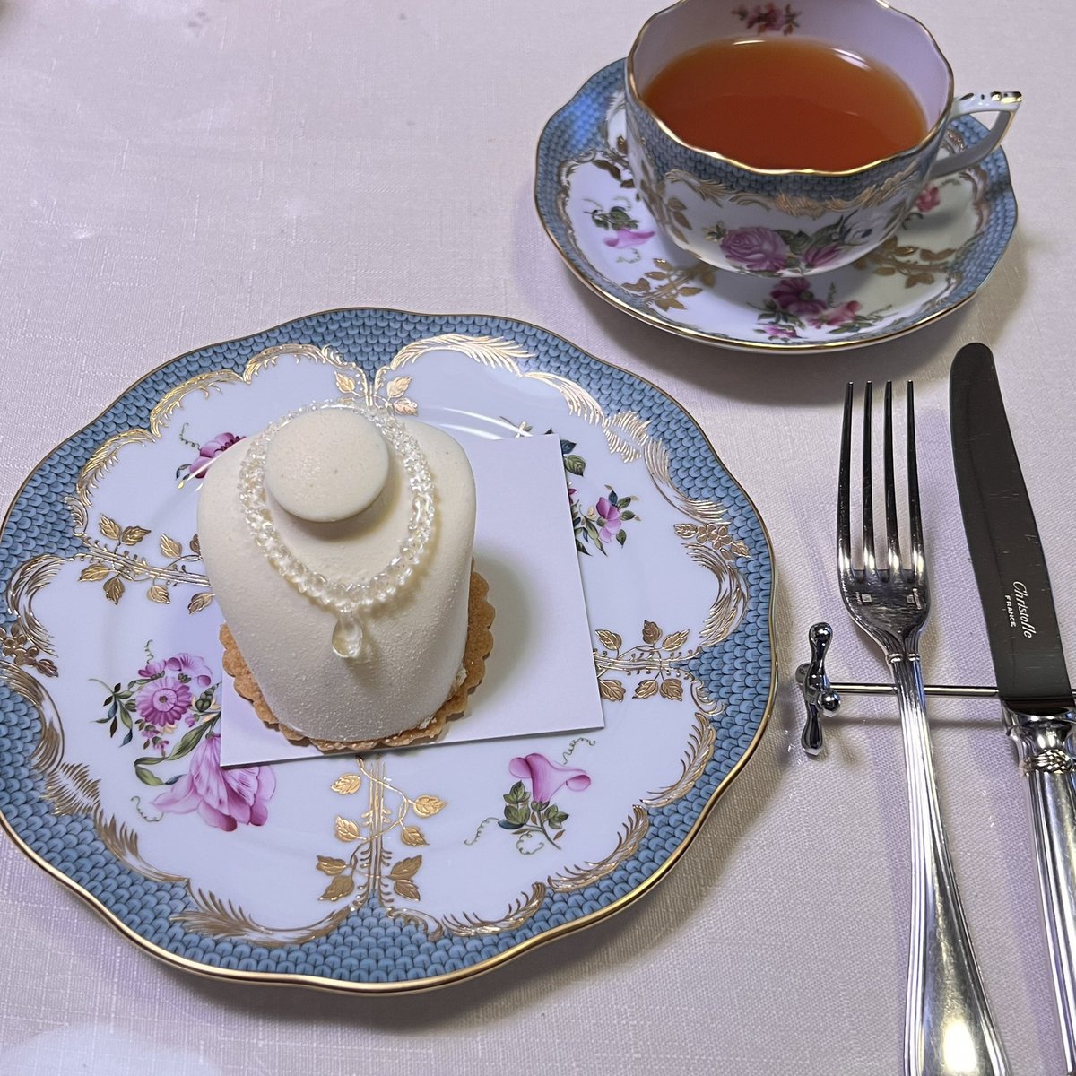 a_fish_monger's tweet image. 先日、ハンガリー館、ポーランド館と東欧連覇したので取り敢えず余韻に浸りつつのお茶を
#木漏れ日のお茶会 #ヘレンド #ケントハウス #おうちティータイム