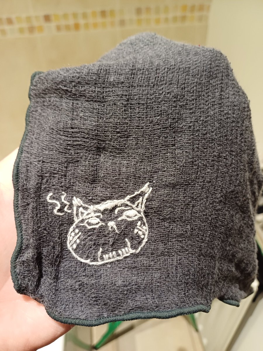 beans_hat's tweet image. i put ogatito on my handkerchief :3