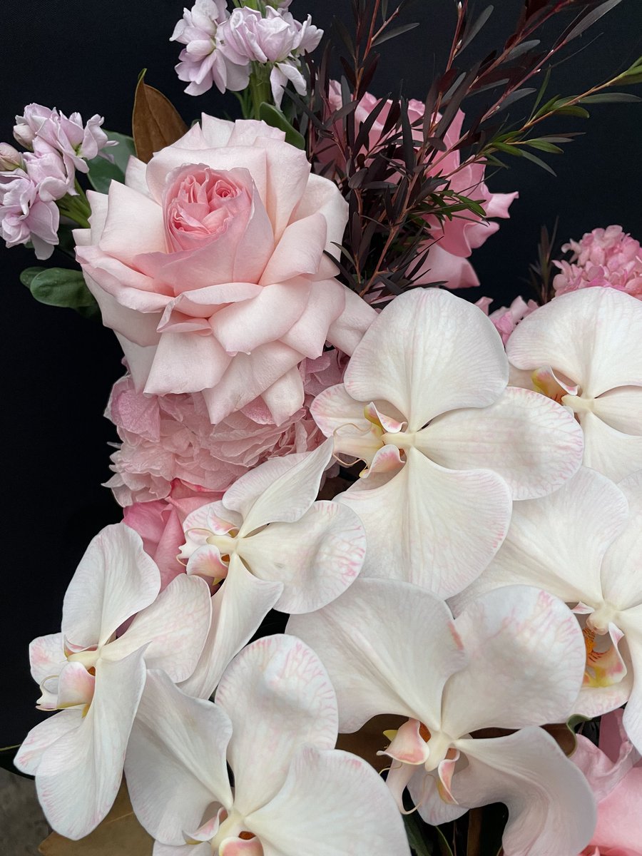 AveryEvents's tweet image. 40th birthday flowers 🎀