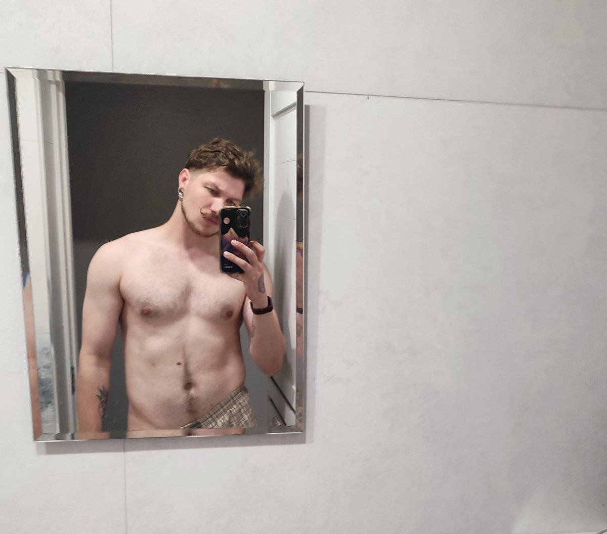 Ну, я думаю, завидуют*