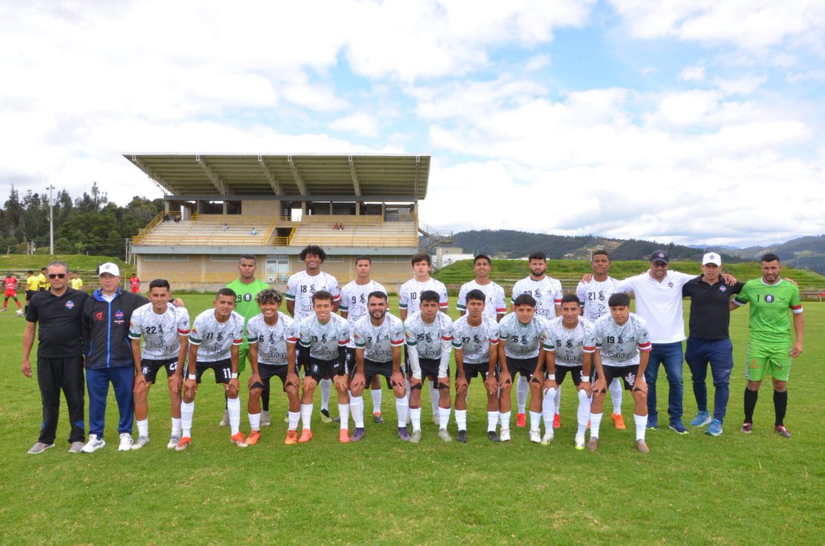 AlcaldiaDePaipa's tweet photo. ¡Paipa, entrenar aquí te hace bien! 🤩⚽️
Continúan las emociones y el talento en Fútbol 11 de la primera C, Campeonato Bet Play.
✨Sanpas Lanceros Boyacá 1
✨Patriotas 6
Apoyemos a los nuestros. 🙌🏻
#GermanCamachoAlcalde
#PaipaEntrenarAquíTeHaceBien
#IERD https://t.co/7CjXRWiI4M