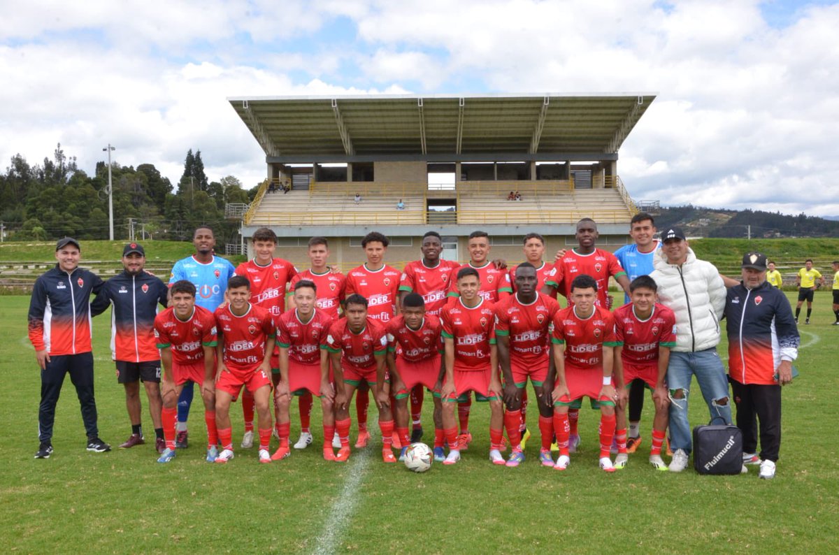 AlcaldiaDePaipa's tweet photo. ¡Paipa, entrenar aquí te hace bien! 🤩⚽️
Continúan las emociones y el talento en Fútbol 11 de la primera C, Campeonato Bet Play.
✨Sanpas Lanceros Boyacá 1
✨Patriotas 6
Apoyemos a los nuestros. 🙌🏻
#GermanCamachoAlcalde
#PaipaEntrenarAquíTeHaceBien
#IERD https://t.co/7CjXRWiI4M