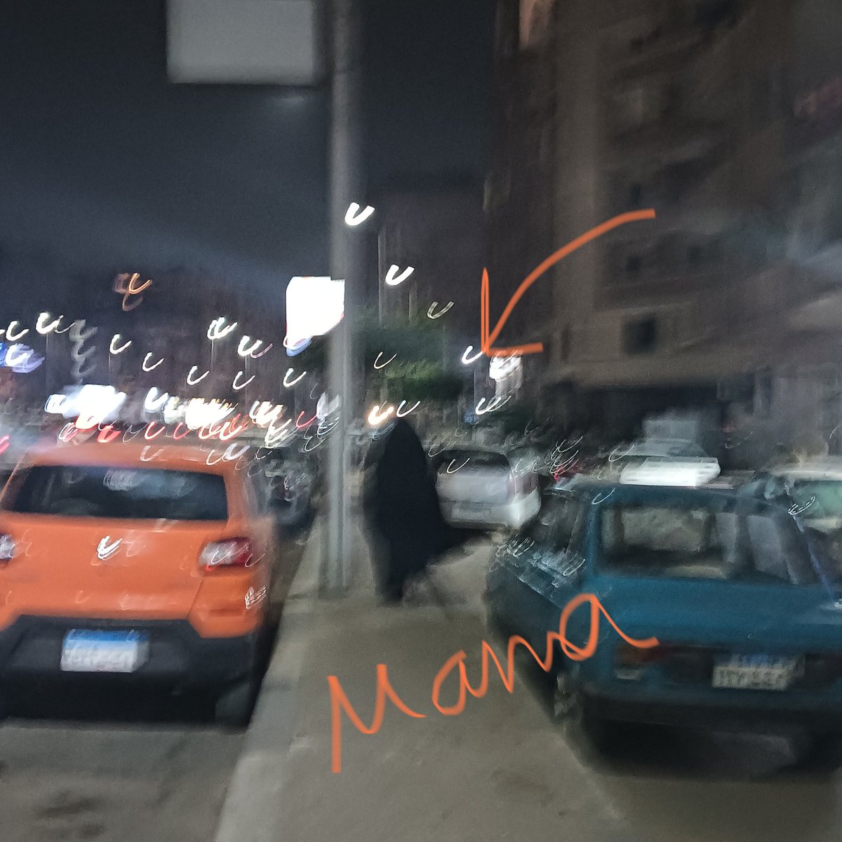 ROWANHEHE's tweet image. Late night walk مع الماما 💗
ده اللي قدرت التقطه لان ماما بتكره الصور والتصوير ف كل م تشوفني بصوت بتچادچ😓
هزة آخر صوره دي طبيعية 100٪، التُقطت وانا بحاول ألحق ماما اللي كل م الفت وشي الاقيها سبقتني بشوية أمتار
