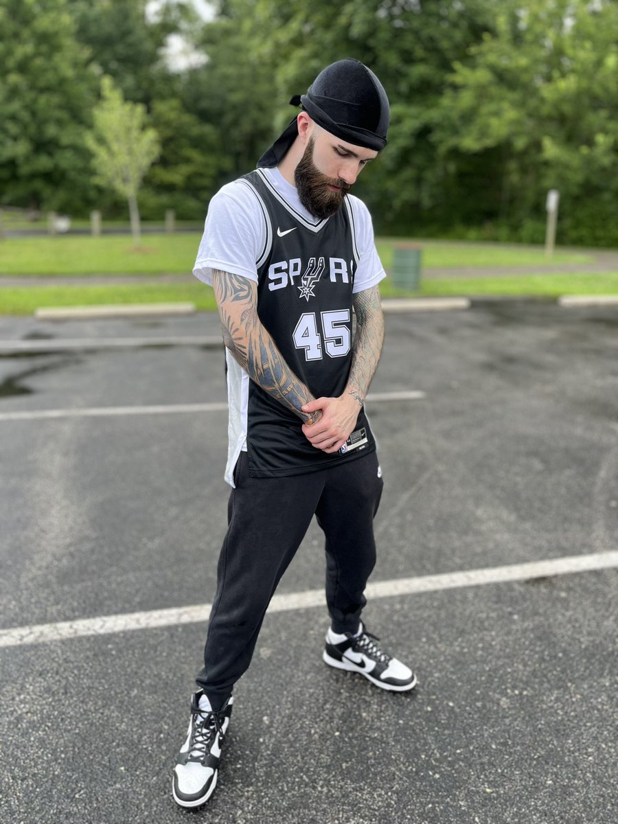 DatDudeCory's tweet image. ⚫️⚪️🏀SAN ANTONIO SPURS🏀⚪️⚫️