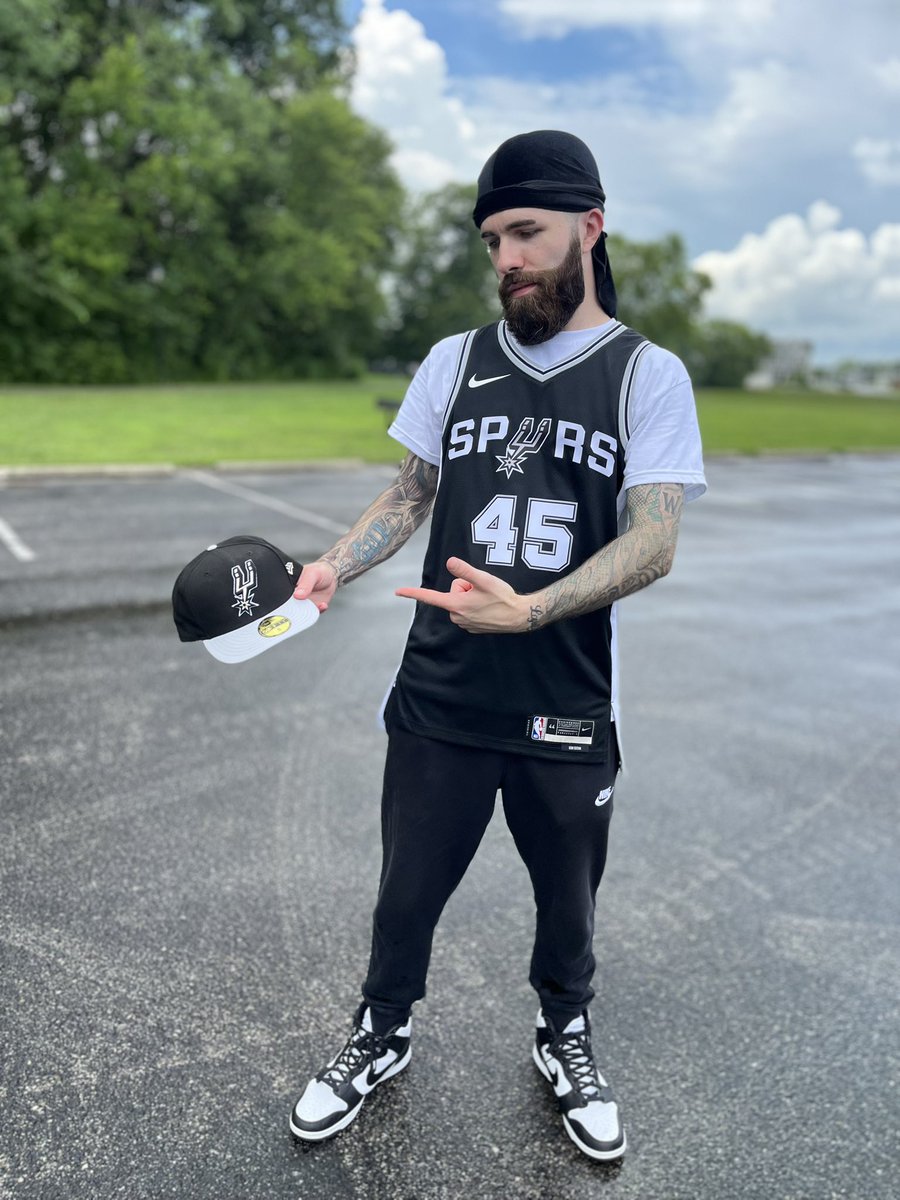 DatDudeCory's tweet image. ⚫️⚪️🏀SAN ANTONIO SPURS🏀⚪️⚫️