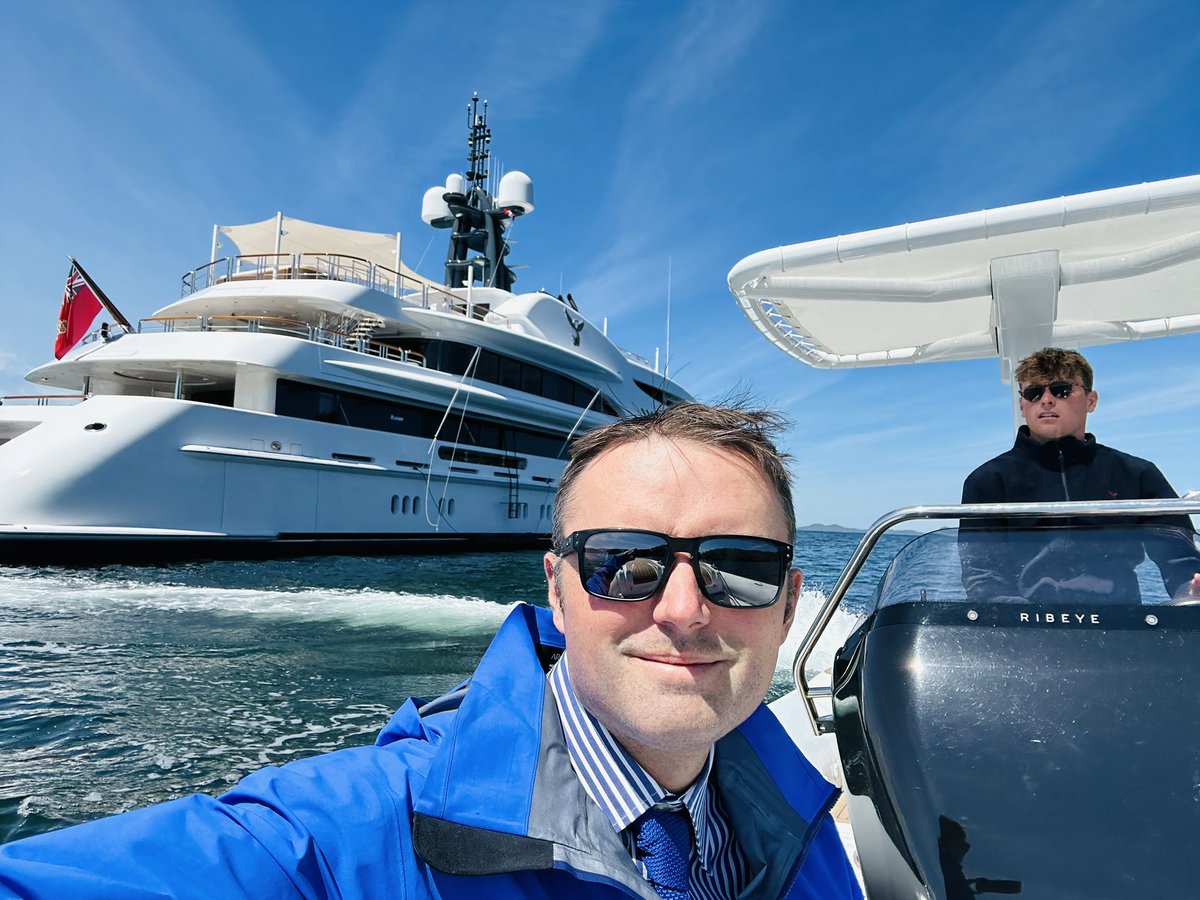 alexnatarosMD's tweet image. A day in the life of a small town coastal doctor:
Today I was invited aboard a 265’ yacht in Hardy Bay to provide childhood vaccinations
This was special to me for a few reasons - I believe vaccination to be the most important health intervention possible and I love boats.