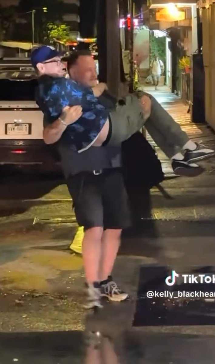 cremebrulecki's tweet image. ty carrying dj over a puddle 😭❤️