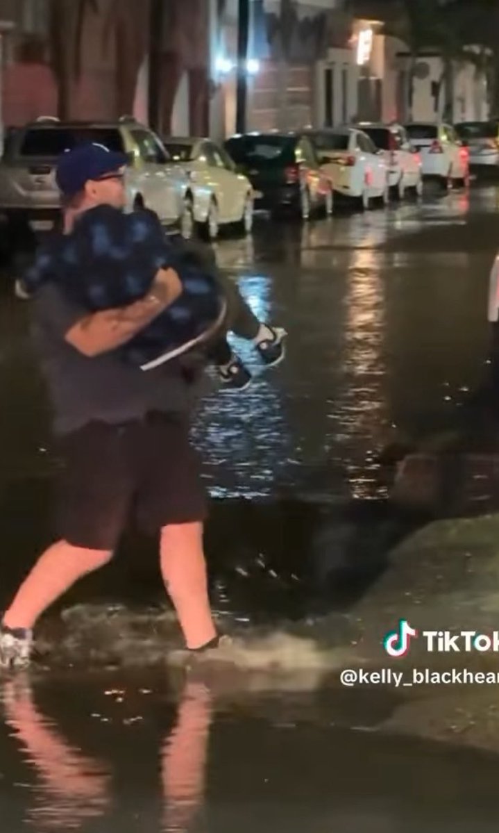 cremebrulecki's tweet image. ty carrying dj over a puddle 😭❤️