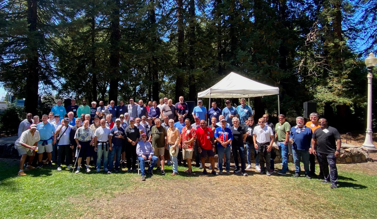 A blast welcoming the Football Alumni Chapter back to Saint Mary's! 

We gathered with these Gaels in the Redwood Grove to tell stories and relive gridiron glories. What a great day to be a Gael!🏈
