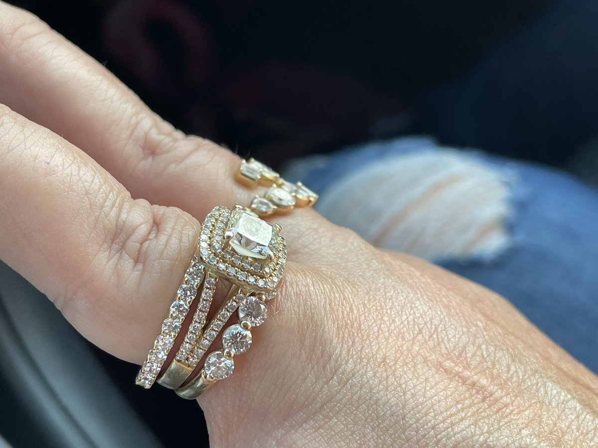 jasonalanhammer's tweet image. Shout out to my pals at Diamonds Direct (Indianapolis, IN). Their big 20% off sale is happening now and continues on Sunday. The absolute best customer service from Kris!
@hammer_chrystal @hammerandnigel