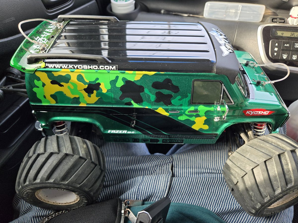 coltpython357_m's tweet image. マッドバンシンボディ迷彩柄の中に…
潜んでます！