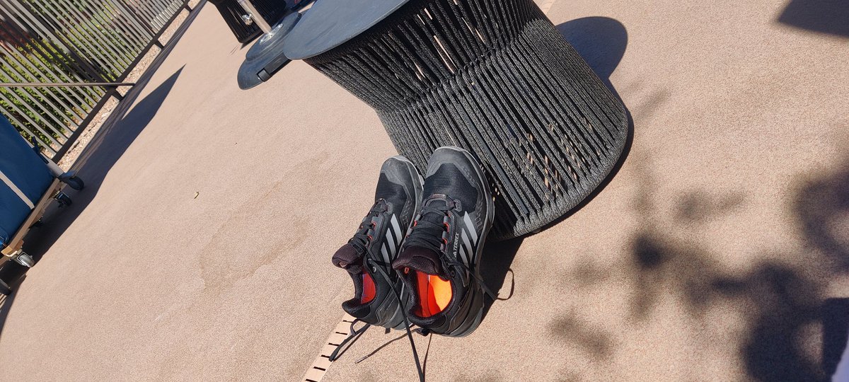 rafik78280's tweet photo. @adidas C'est chaussures @adidas sont magnifique rien ne les arrête un vrai 4x4 pour nos pieds. Que ce soit du sable, Rocher, piste caillouteuse et même dans une rivière en rando ( Zion national parc) elle sont confortables merci pour ces chaussures 🙏. https://t.co/9KPMW7rBrG
