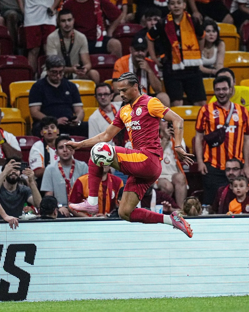 GSarayVideo's tweet image. Leroy Sane: "Bugün Rams Park'ta gördüğüm sıcak karşılama için teşekkür ederim! 💛❤️"