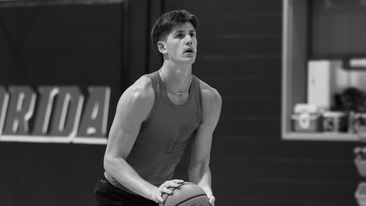 ZachAbolverdi's tweet image. Intel and notes from @GatorsMBK summer workouts.
• Offseason buzz on Florida's bigs, including Alex Condon's return.
• What an ex-coach said about the Gators after watching practice.
• Latest on UF's backcourt.
• Possible redshirt candidate.
DETAILS: on3.com/teams/florida-…