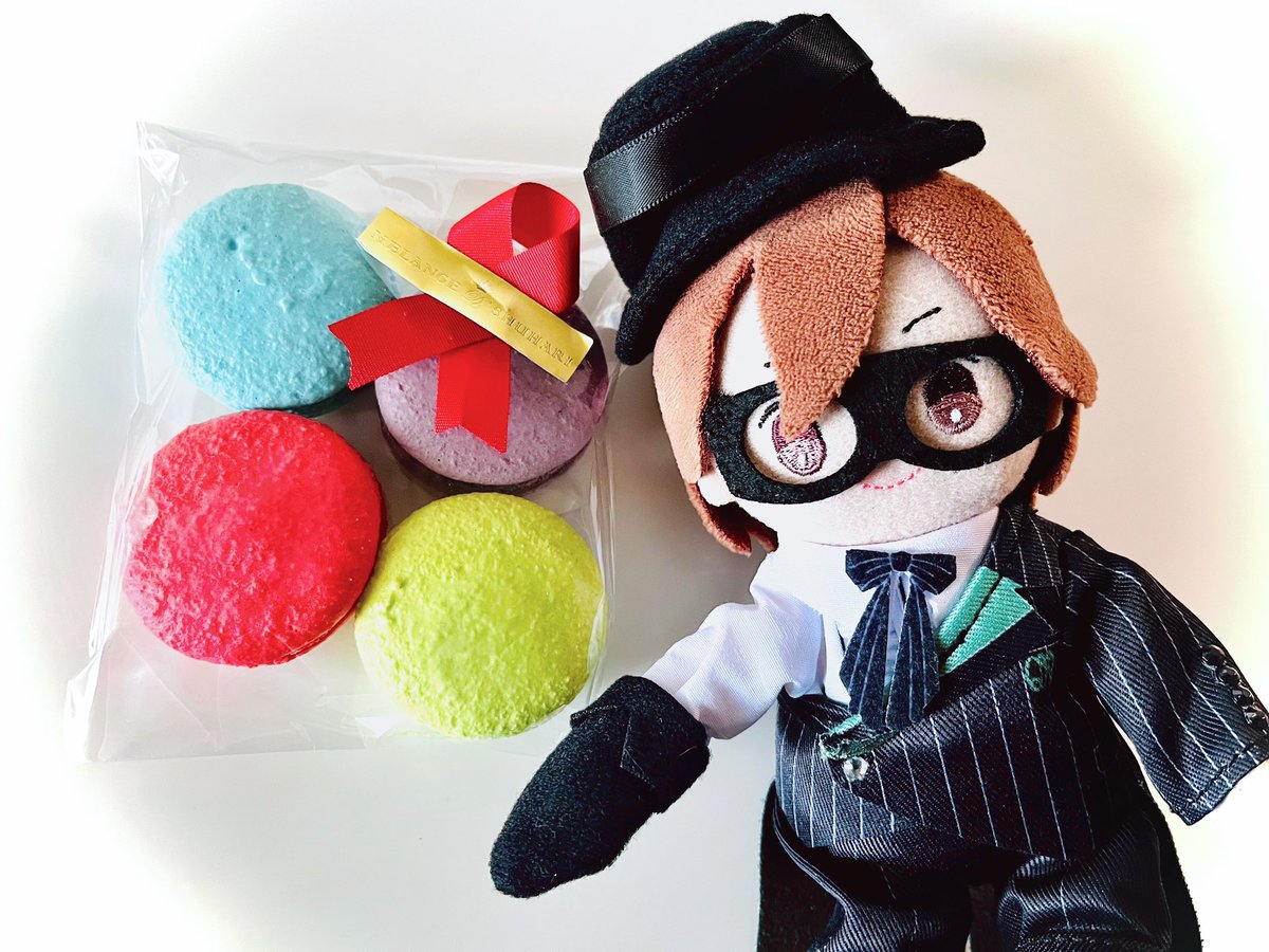 _ayuri's tweet image. 🎁でフォロワーさんから頂いたマカロン(カルナイカラー)
マカロン!MY・感謝論🫶
と家族から香水。少し概念なんですが、色々tester試しても8番が好きってなったので…。