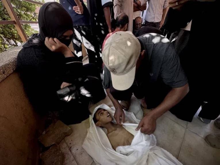 mo_ser20633's tweet image. Israël ne pourra pas évoquer devant les instances internationales qu'elle ne provoque pas de famine. J' espère qu'elle restera dans l'histoire comme étant un état criminel comme le fut l' Allemagne nazie en 1945