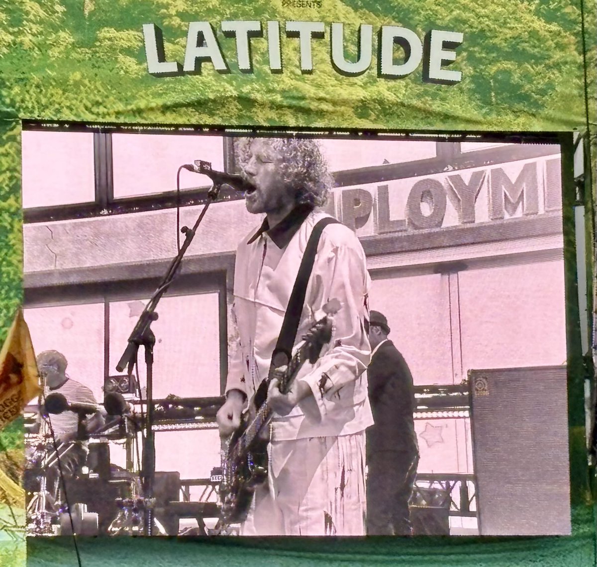 MichaelDugher's tweet image. Lovely to catch up with @curlywand ahead of their show at Latitude. Top bloke (despite him being a Leeds fan). Amazing band. Great, great show tonight.