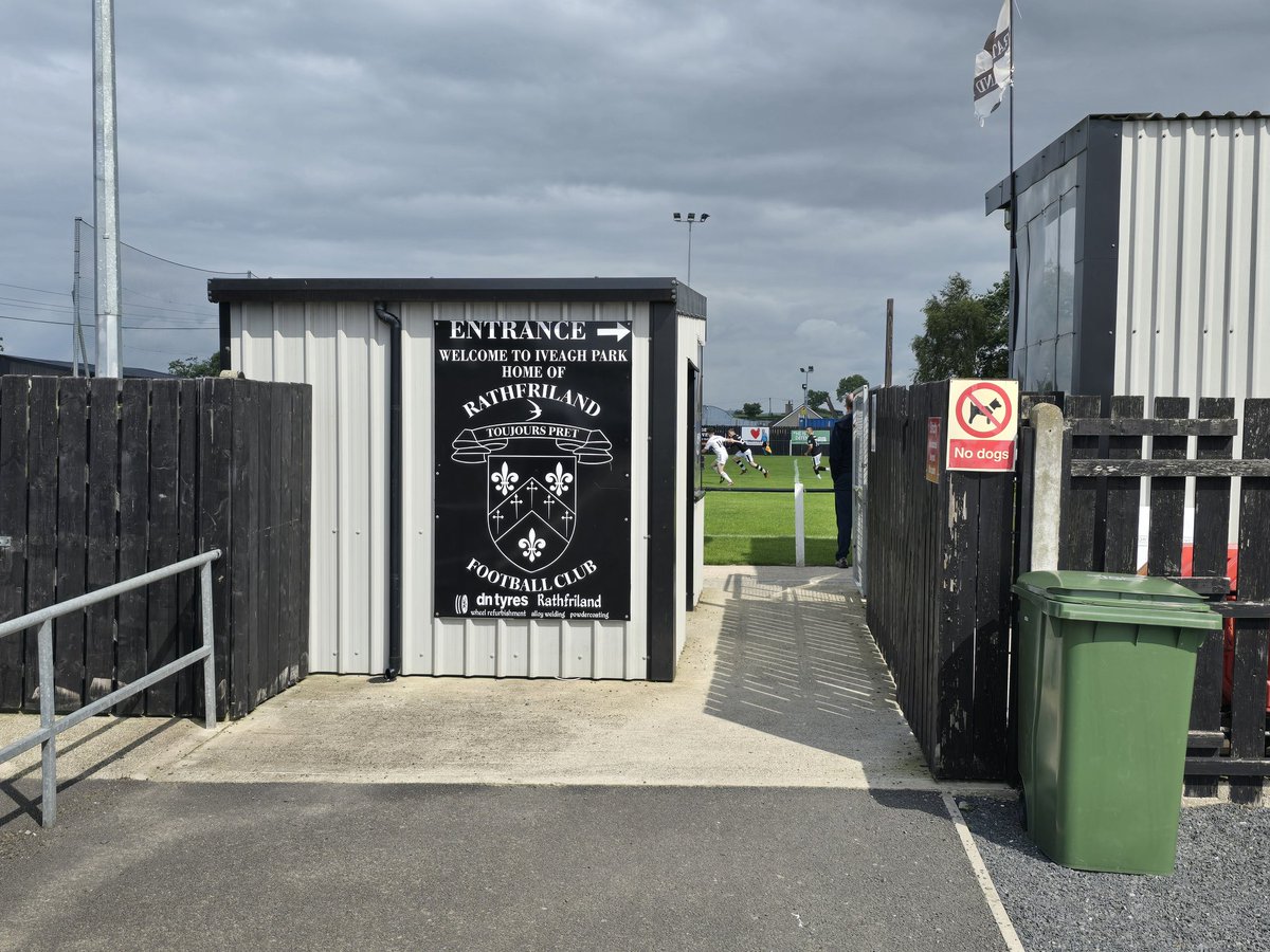 bradley_steve's tweet image. The 2nd of my 2 game South Down football jaunt today & it was @BangorFC again as the visitors- this time at 3rd tier @RathfrilandFC. Home team deservd 4-0 winners (no idea how strong the Bangor team was). I expected a bit more frm Iveagh Park tho. Moneyslane's pitch is much bettr