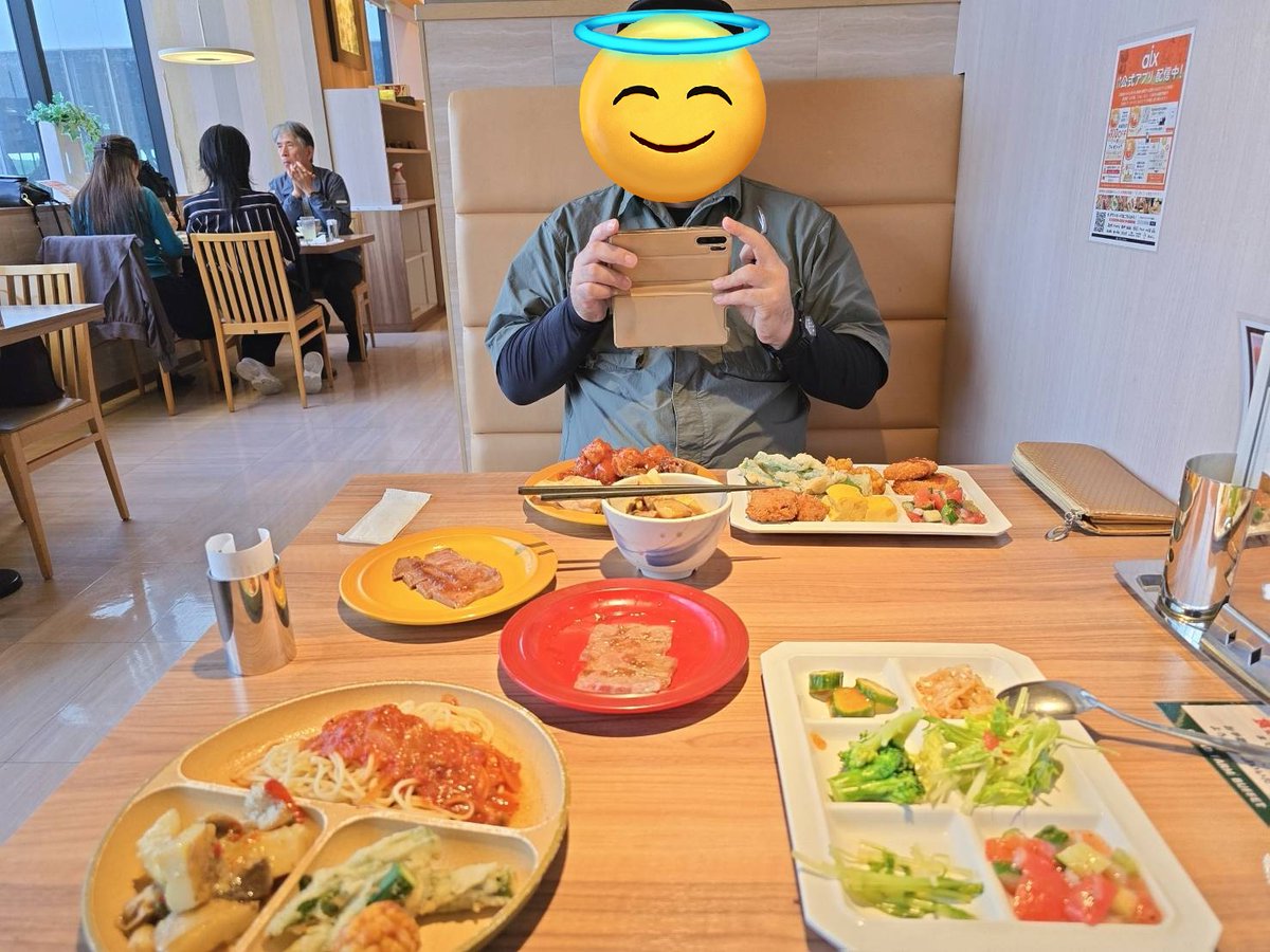 ZiN_ShadowPhoto's tweet image. おはようございます
ようやっと賃貸の審査が降りました
もうそこに駆け込む感じで引っ越す事になりそうです
これで俺も東京都民です
ZiNです
写真は旭川着いた時に友人と行ったビュッフェです