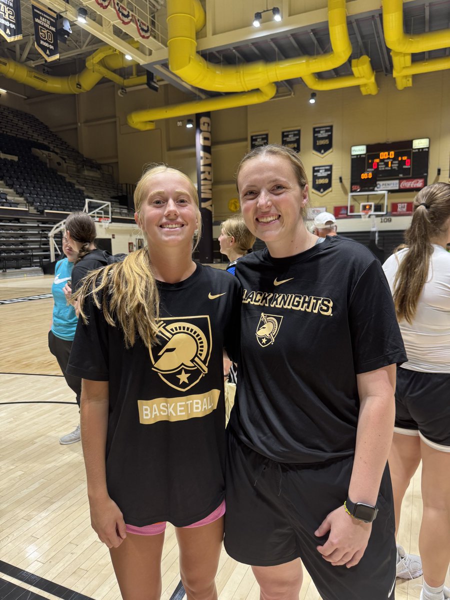 colbie_wolf's tweet image. Thank you @ArmyWP_WBB for hosting a really fun camp with very high energy and intensity!
@LAE2027 @LadyJacketsGBB @Assist_U_ @JoshParcell