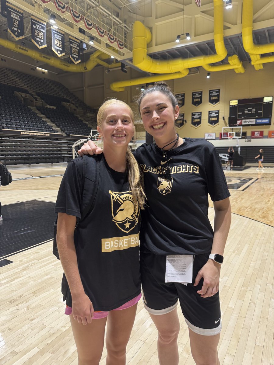 colbie_wolf's tweet image. Thank you @ArmyWP_WBB for hosting a really fun camp with very high energy and intensity!
@LAE2027 @LadyJacketsGBB @Assist_U_ @JoshParcell