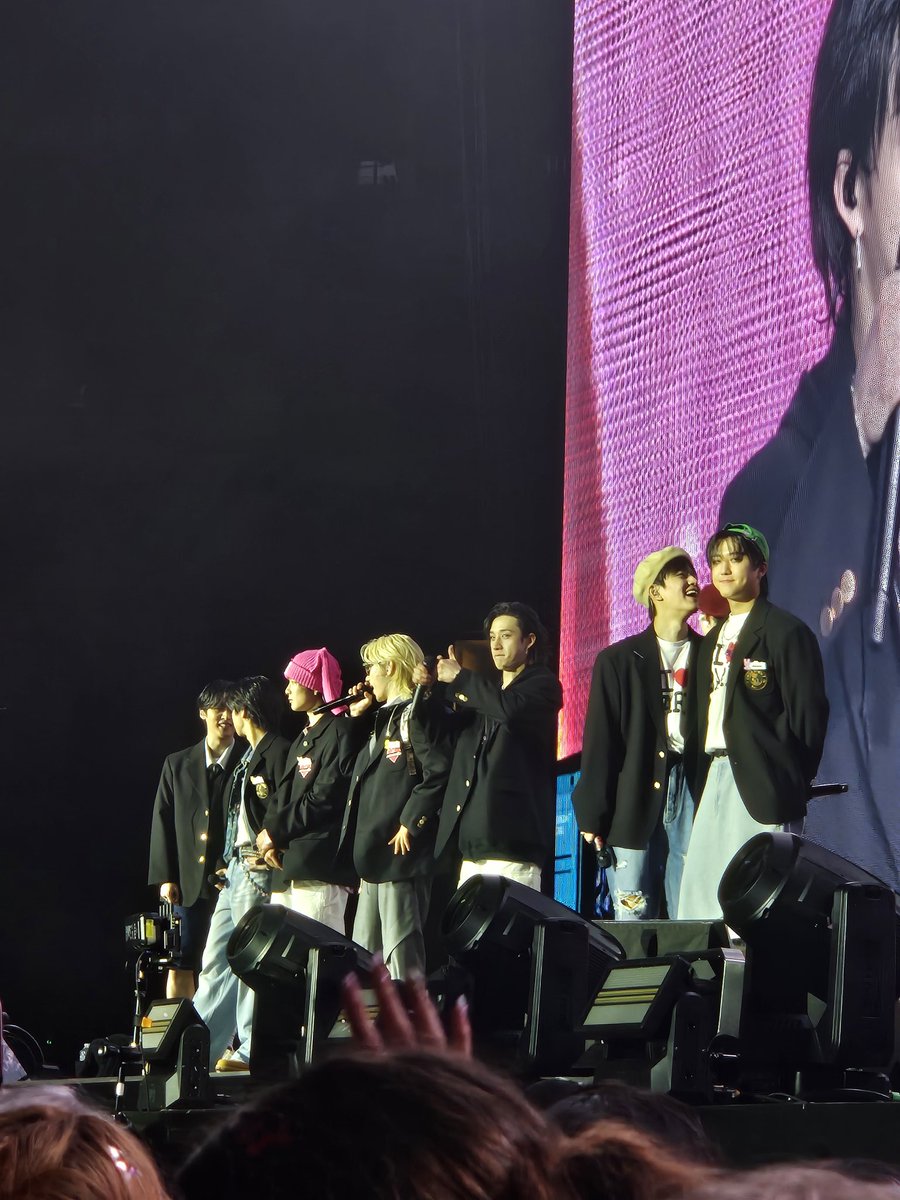 SadisticMisa's tweet image. #StrayKids_dominATE_Paris 🥺