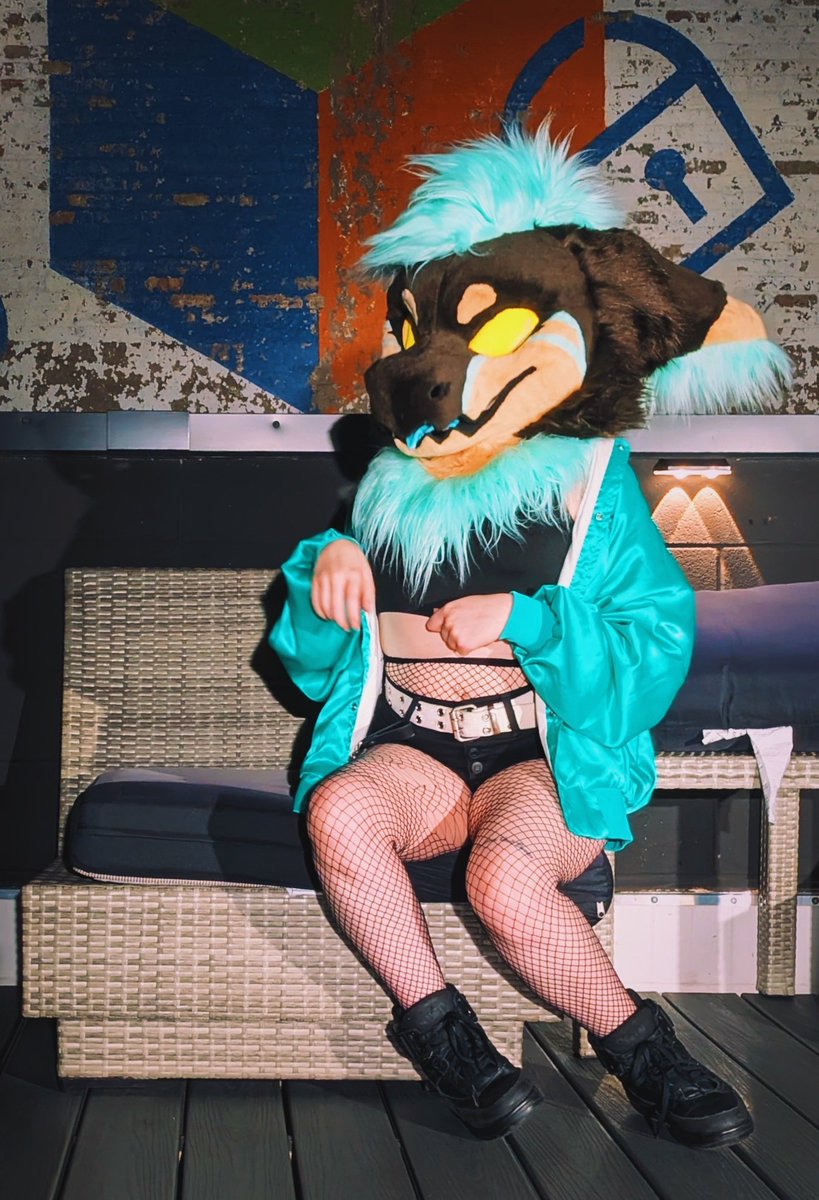 She's waiting for a cigarette🫶